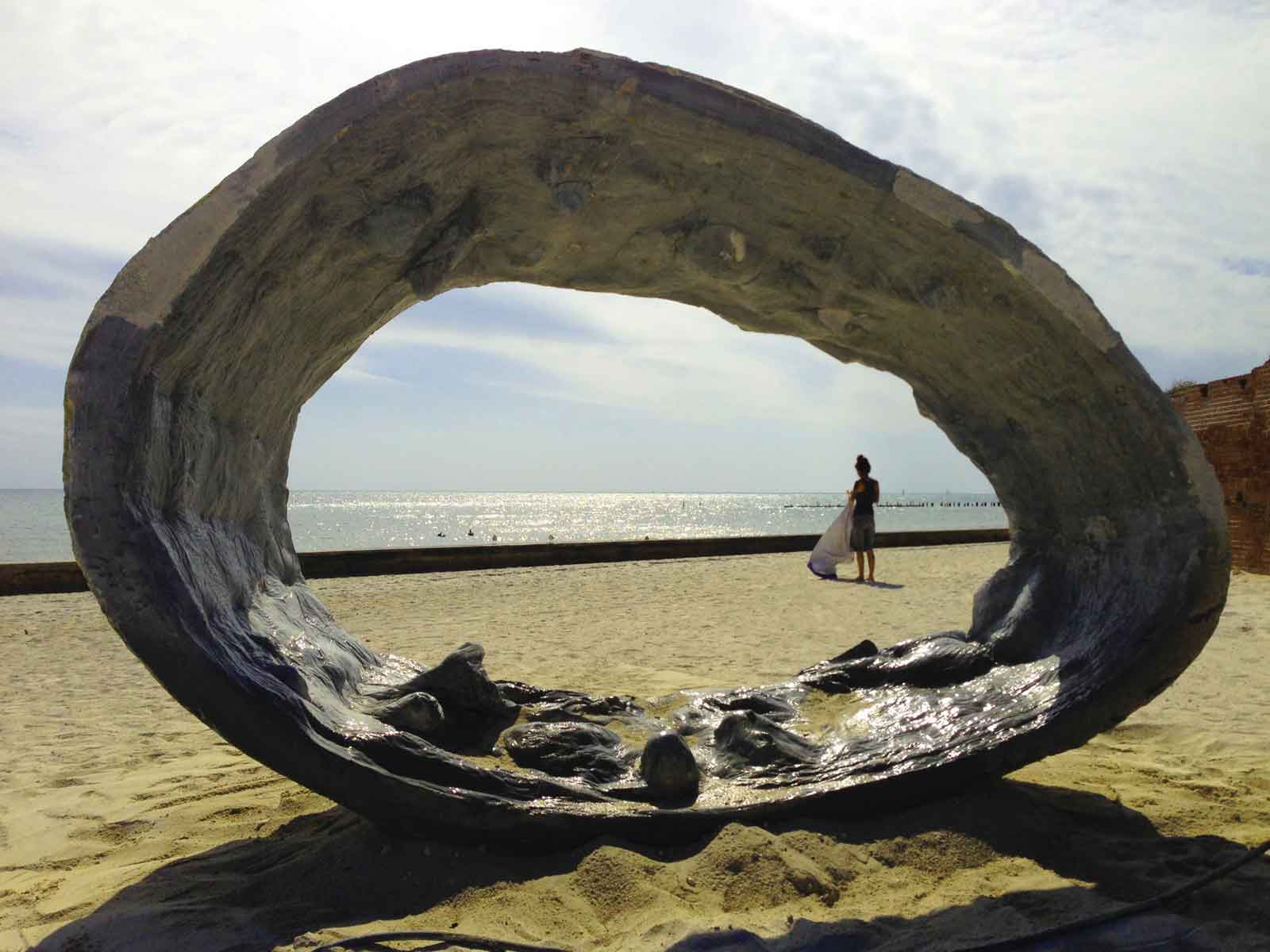 gereon-krebber_untitled-analogue_skw2012_13_vasek Gereon Krebber, Untitled (Analogue), cast concrete, 9' h x 13' w x 4 1/2' d. Higgs Beach (by West Martello). Photo: Vera Vasek.